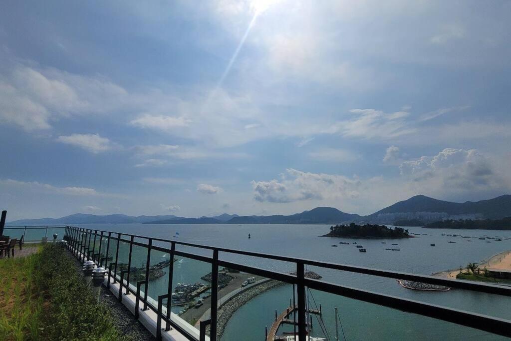The Castle Ocean Marina Double Suite Yeosu Exteriör bild