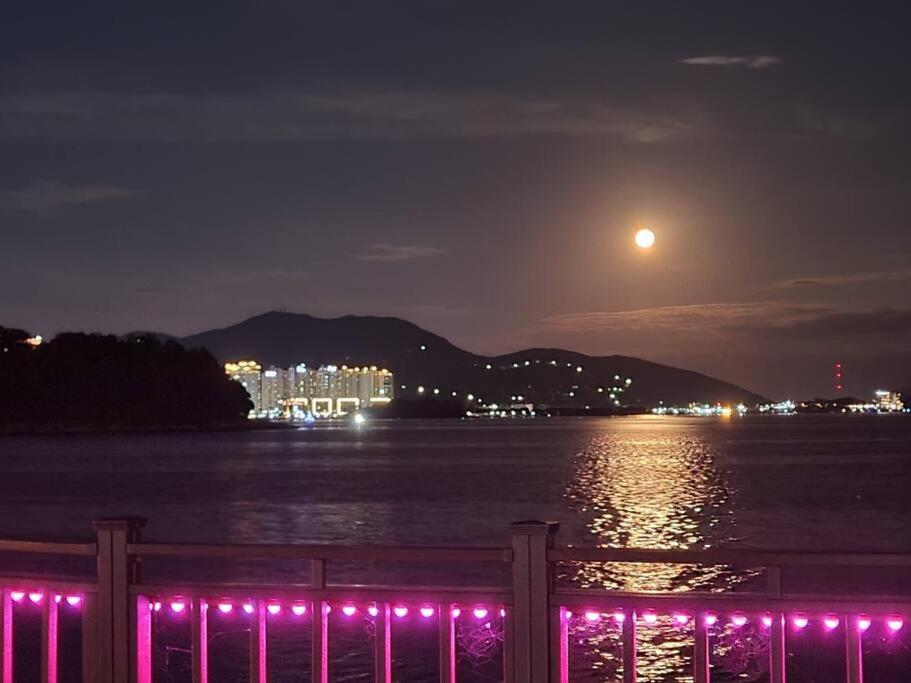 The Castle Ocean Marina Double Suite Yeosu Exteriör bild