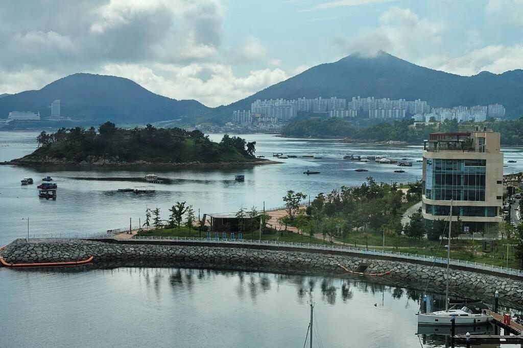 The Castle Ocean Marina Double Suite Yeosu Exteriör bild