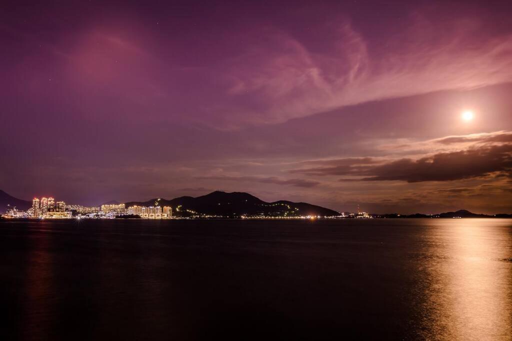 The Castle Ocean Marina Double Suite Yeosu Exteriör bild