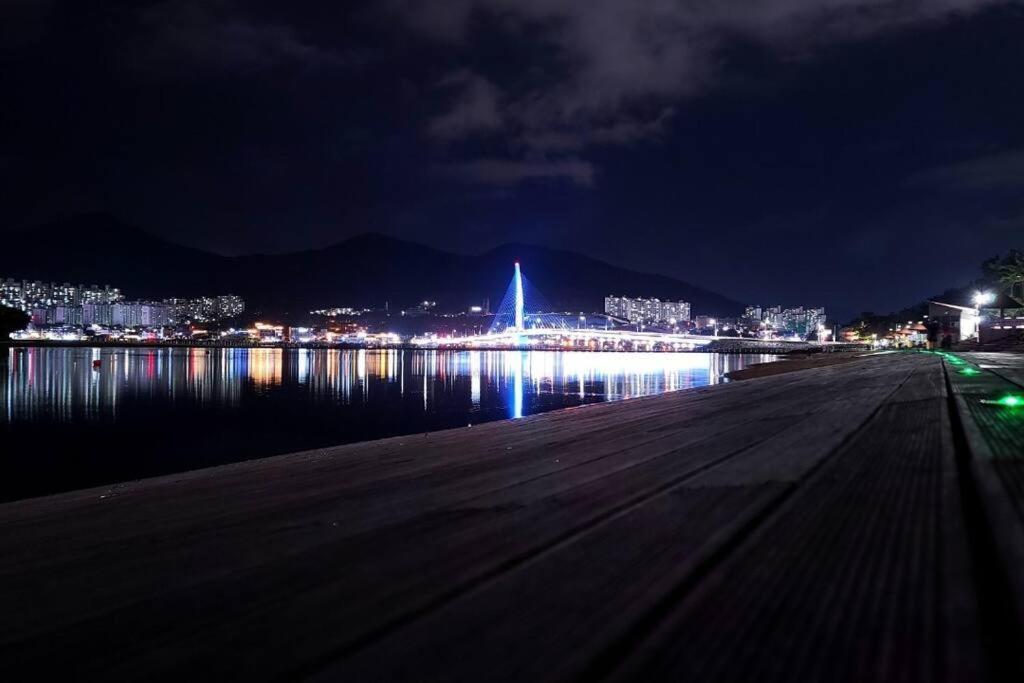 The Castle Ocean Marina Double Suite Yeosu Exteriör bild