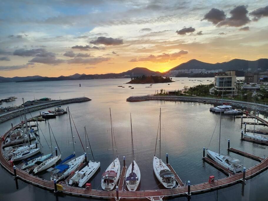 The Castle Ocean Marina Double Suite Yeosu Exteriör bild