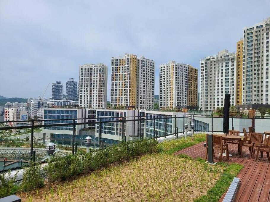 The Castle Ocean Marina Double Suite Yeosu Exteriör bild